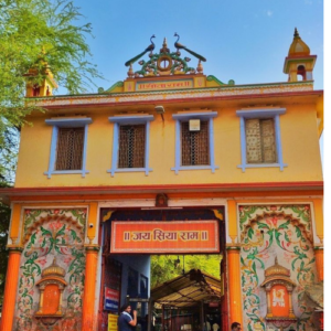 Visiting Varanasi in Summer: A Comfortable Travel Guide for Senior Citizens 