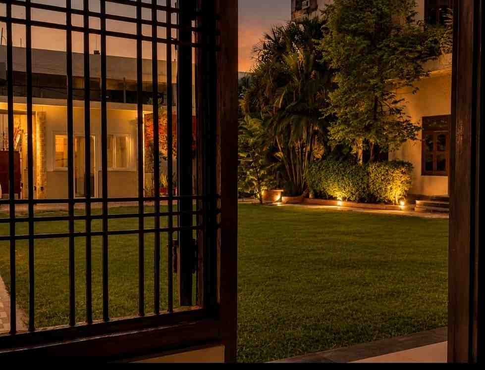 Comfortable garden-view room at Rangoli Garden Homestay in Varanasi with natural light and cozy interiors.