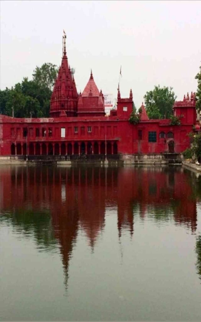 Durga Kund Temple, a famous red temple in Varanasi located 20 minutes from Rangoli Garden Luxury Homestay.